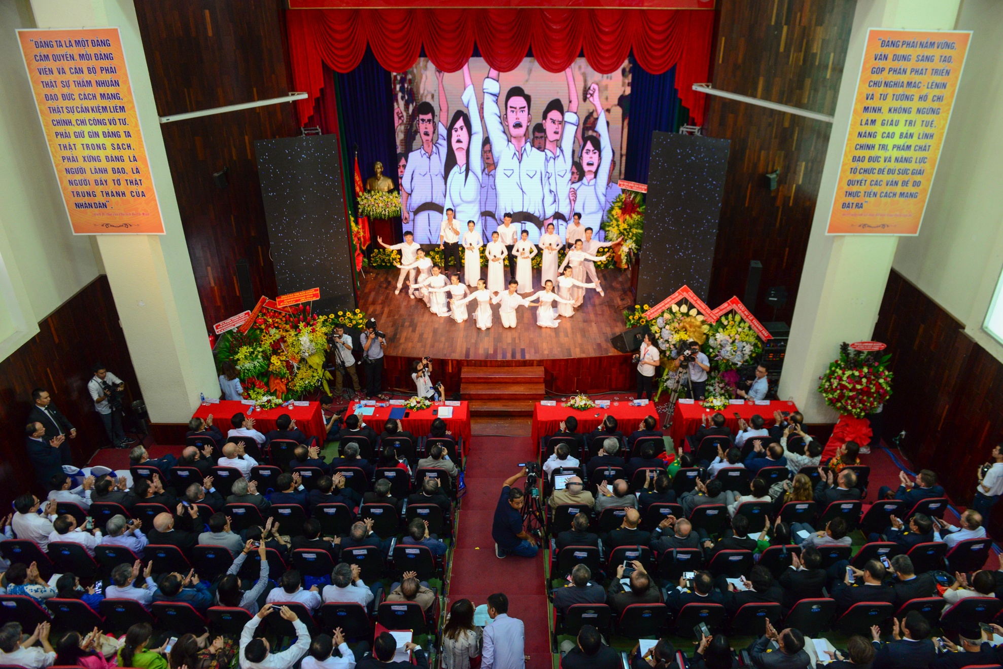 Ngay nha giao 20/11 anh 4