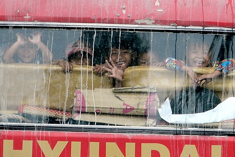 Gan tram nghin nguoi Ca Mau chay bao so 16 - Tembin hinh anh