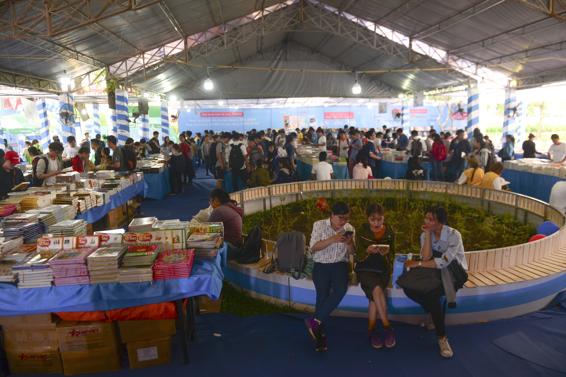 Hoi sach TP.HCM lan X anh 4