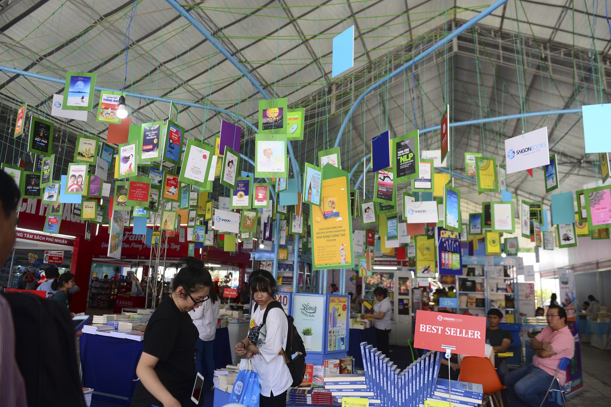 Hoi sach TP.HCM lan X anh 7