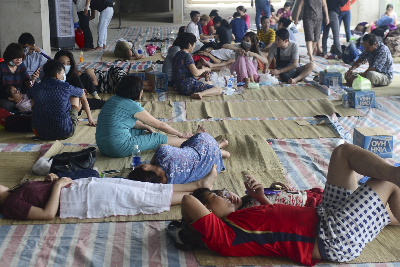 Canh 'man troi chieu dat' cua cu dan Carina Plaza sau vu chay hinh anh