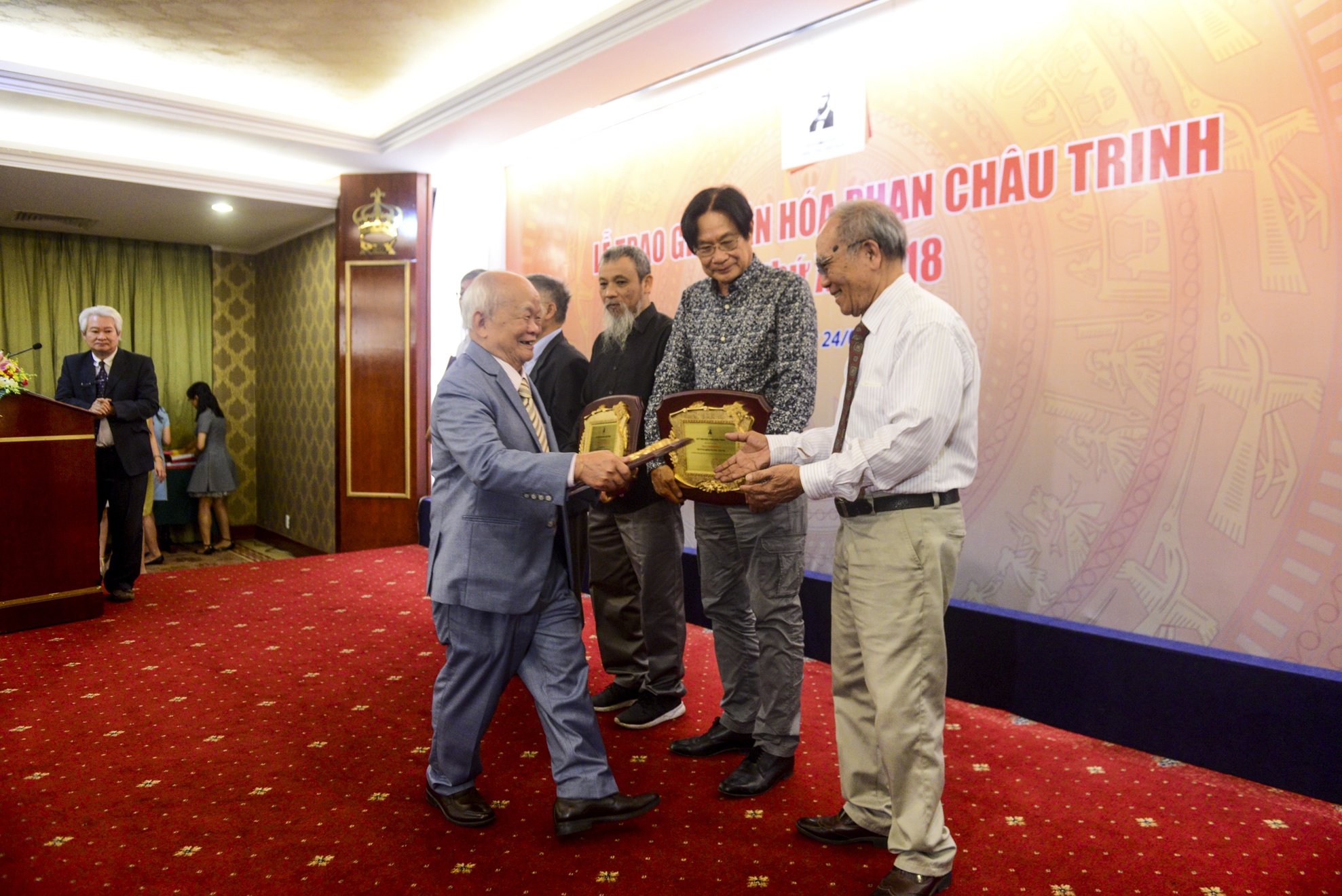 Giai thuong Phan Chau Trinh vinh danh hoc gia Pham Quynh hinh anh