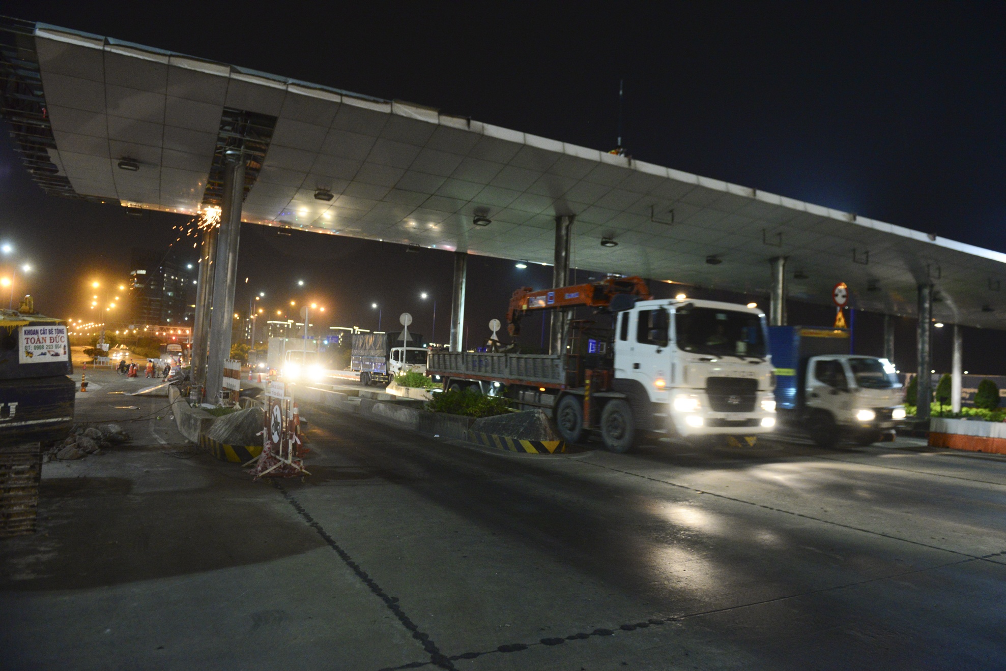 Tháo dỡ trạm thu phí thủ thiêm ảnh 1 Thao do tram thu phi thu thiem anh 1