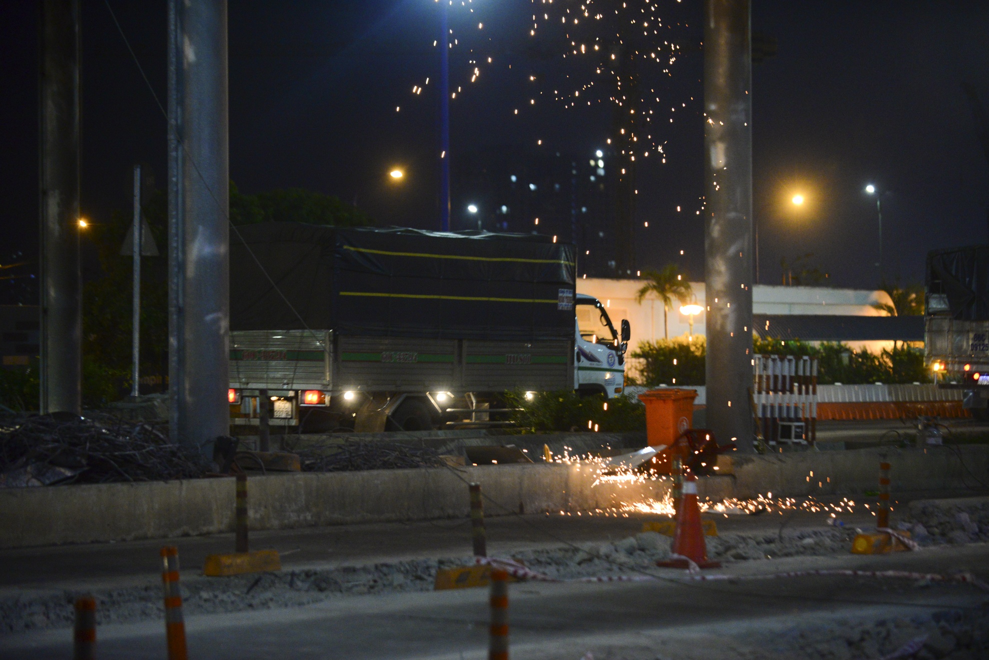 Tháo dỡ trạm thu phí thủ thiêm ảnh 2 Thao do tram thu phi thu thiem anh 2