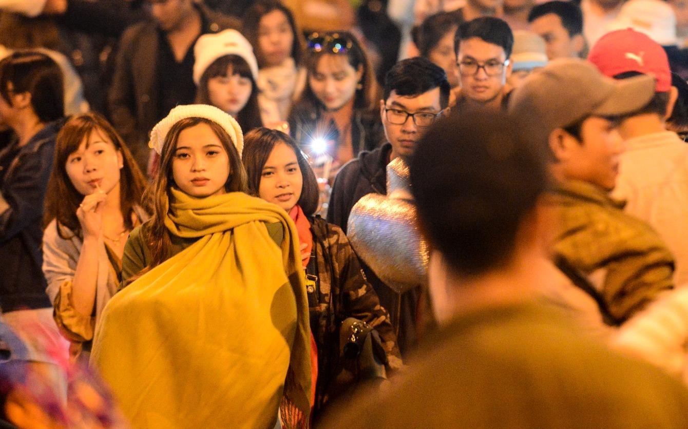 'Rung nguoi' chen chan choi le o Da Lat hinh anh