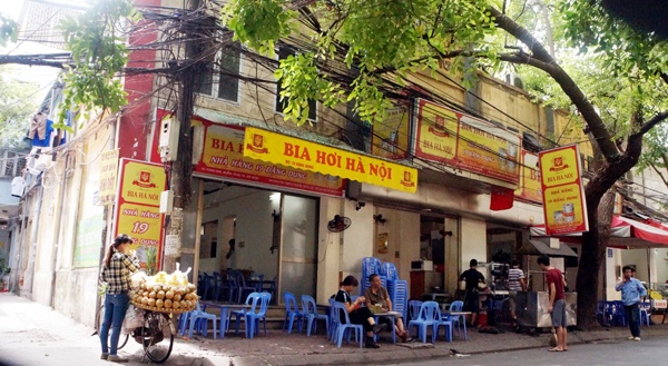 Rap chieu phim thanh quan nhau hinh anh