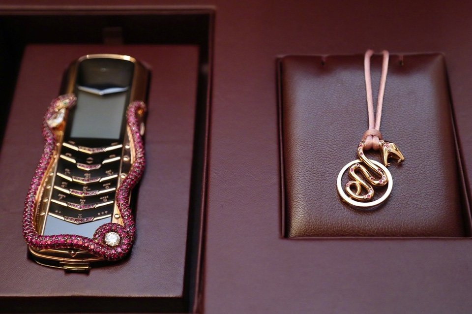 5 chiec Vertu dat nhat moi thoi dai hinh anh