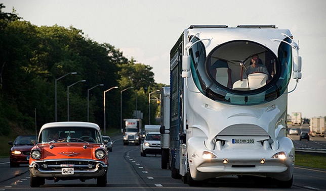 Nha di dong tren oto dat nhat the gioi hinh anh