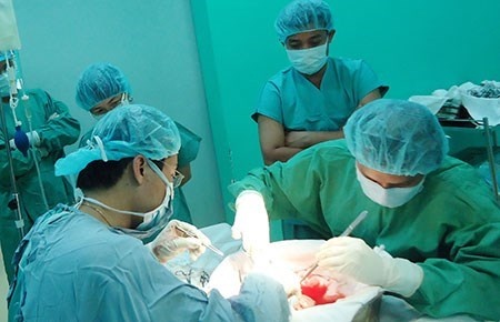 Con nguoi se ra sao neu song thieu mot qua than? hinh anh