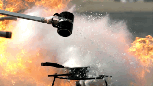 Vi sao nuoc khong the chay? hinh anh