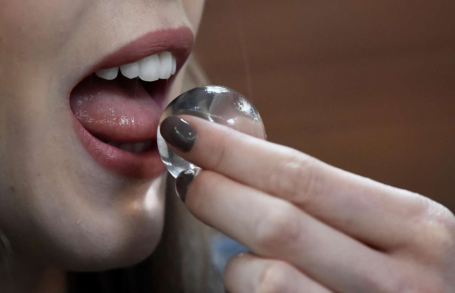 Chai nuoc co the an duoc hinh anh