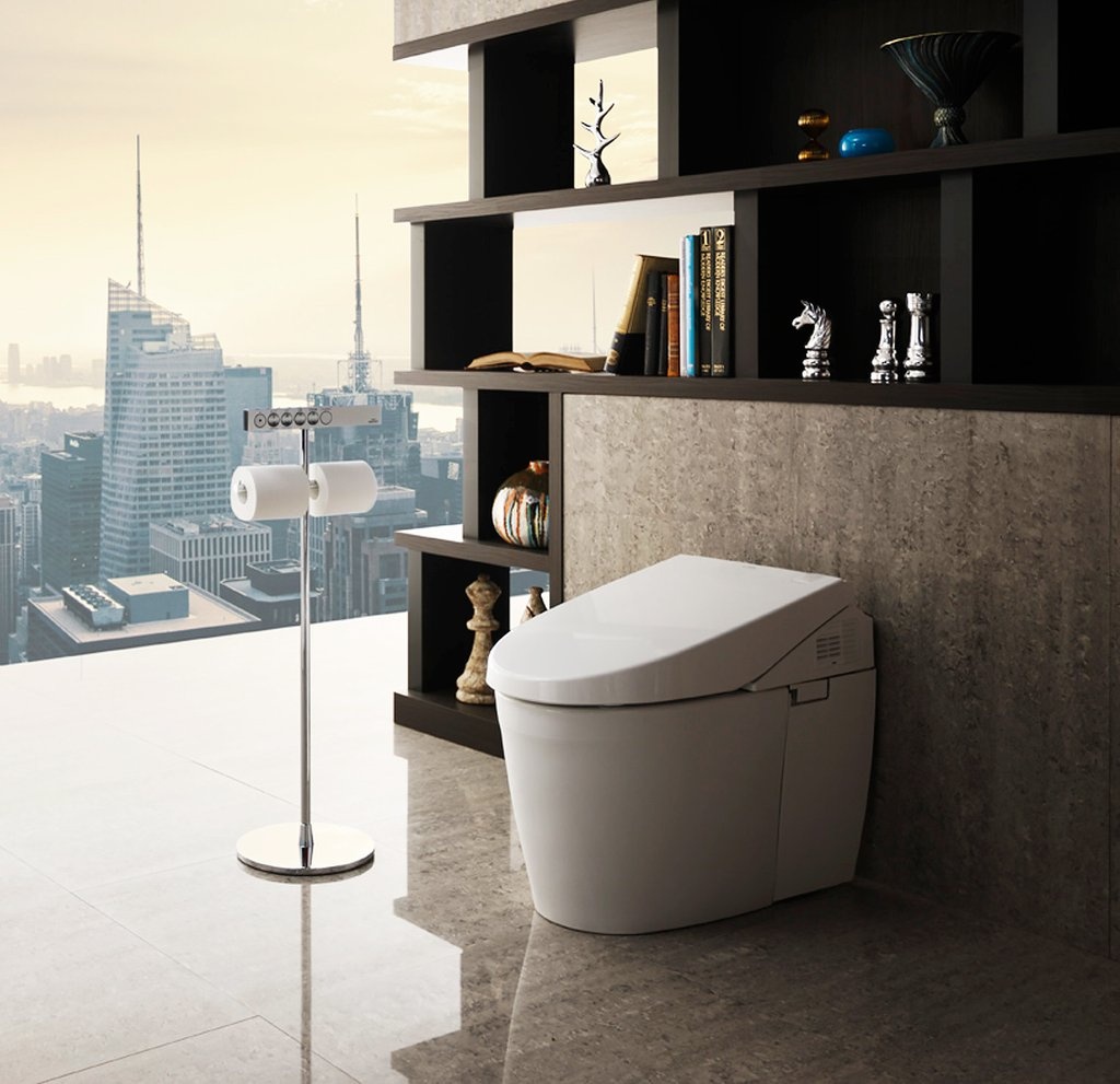 The Neorest 750 - chiec bon cau xa xi dat gap 10 lan iPhone X hinh anh