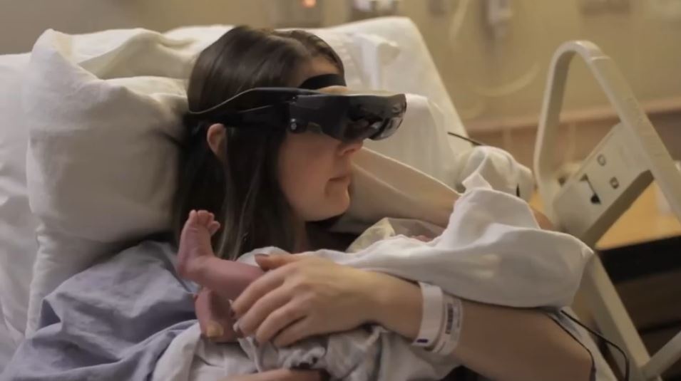 Chiec kinh giup nguoi khiem thi nhin thay duoc hinh anh