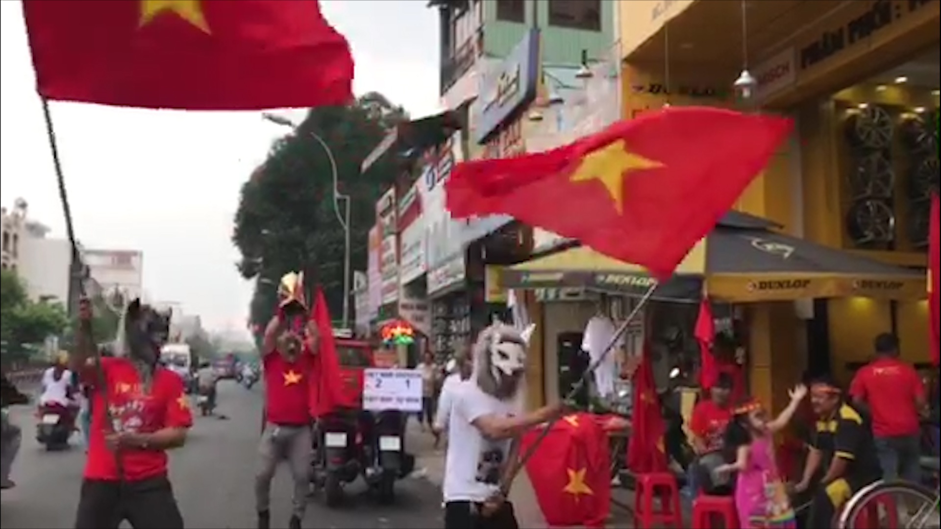 Cac co dong vien ho reo sau hiep 1 hinh anh