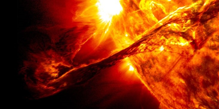 Tai sao chung ta khong nem rac vao Mat troi? hinh anh