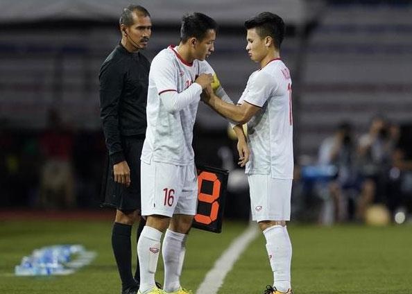 Doan Van Hau: 'Se co nguoi thay the neu Quang Hai vang mat' hinh anh