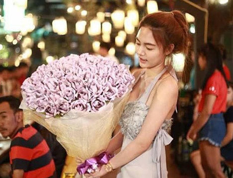 dùng tiền làm hoa tặng bạn trai ảnh 1 dung tien lam hoa tang ban trai anh 1