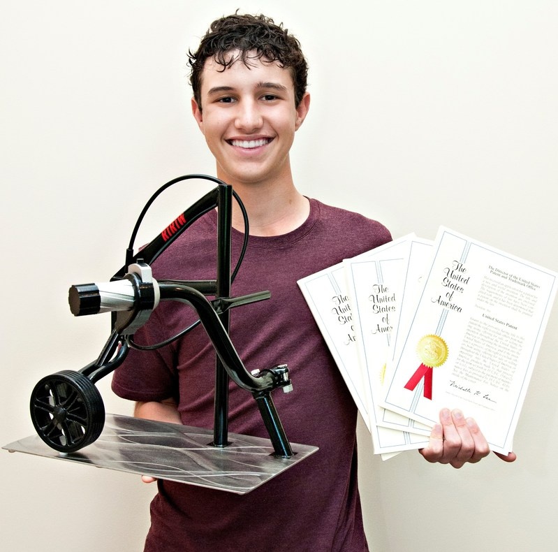 guong mat tre noi bat anh 4