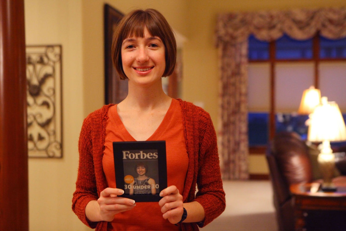 guong mat tre noi bat anh 3