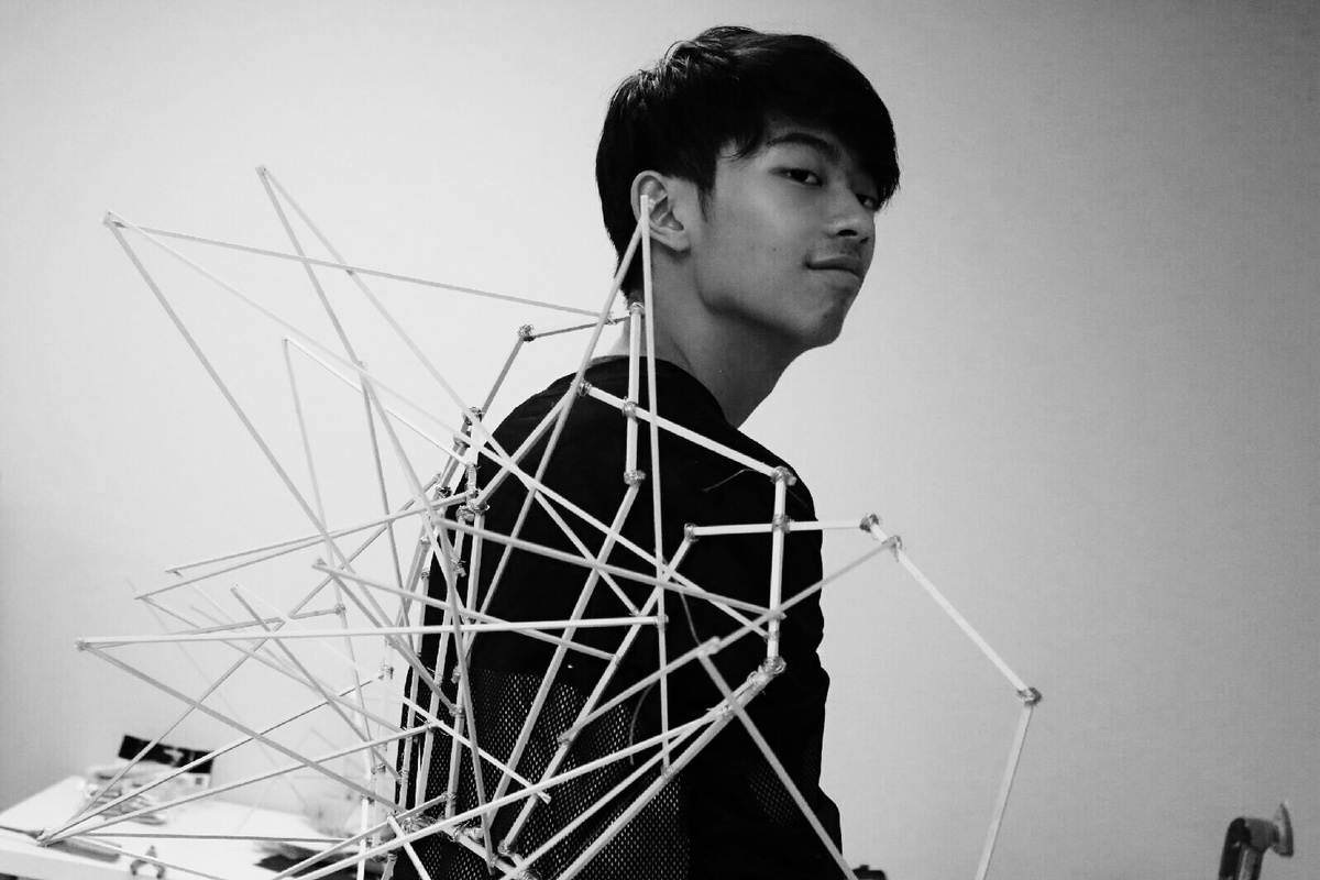 guong mat tre noi bat anh 15