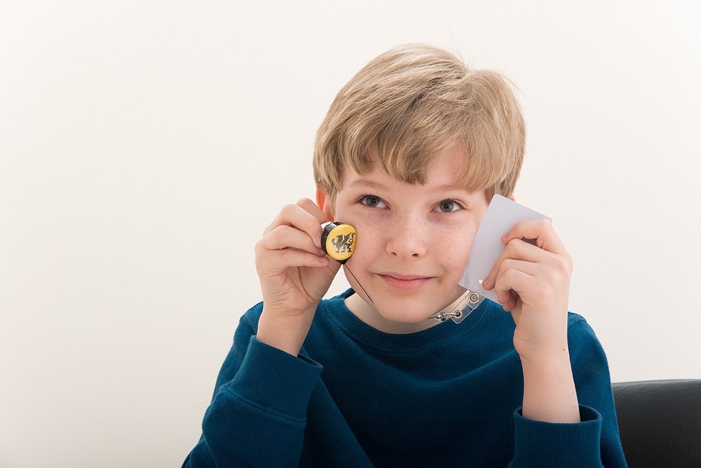 guong mat tre noi bat anh 2