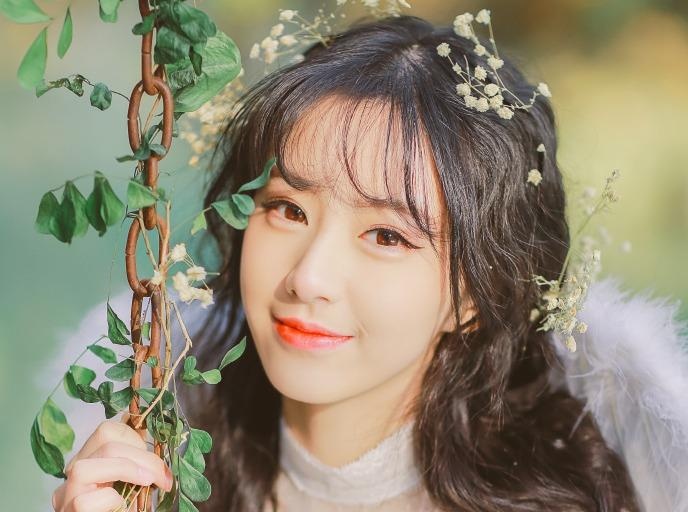 Nu sinh 17 tuoi duoc khen dep thuan khiet nhu thien su hinh anh