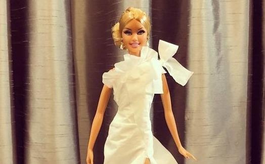 'Thanh Barbie' co tai lam vay cuoi cho bup be tu giay ve sinh hinh anh