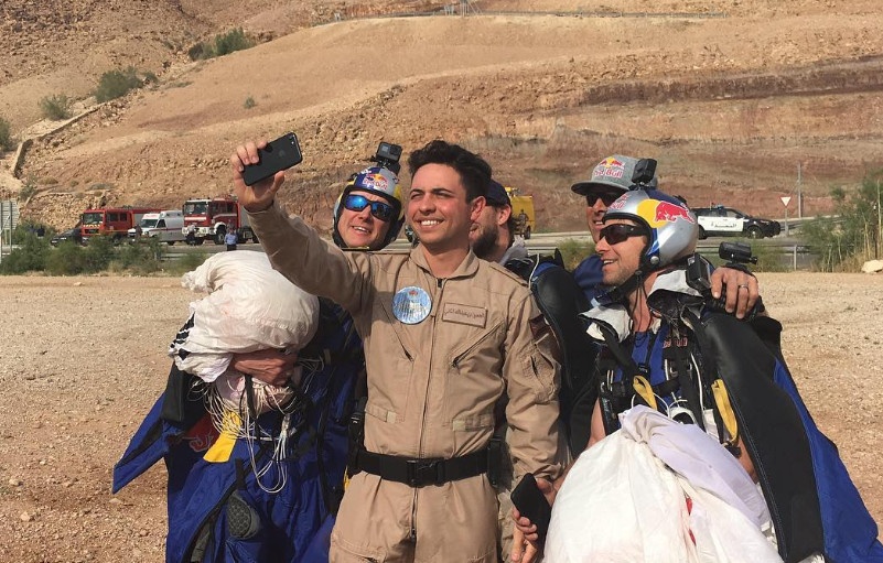 Hoang tu Jordan anh 10