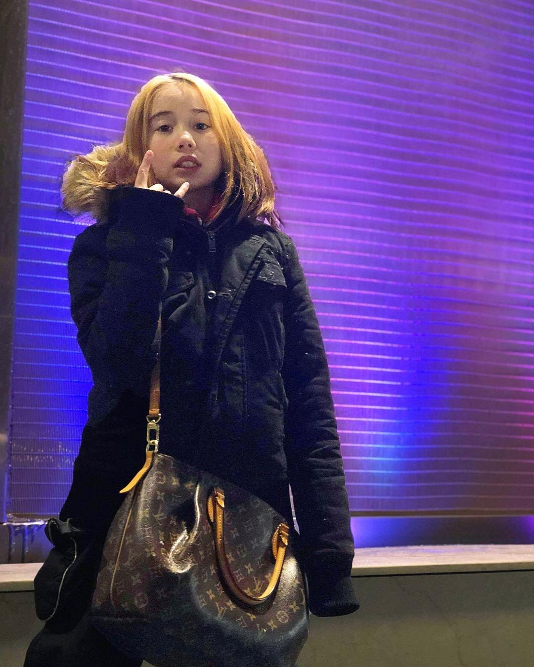 cuoc song gay soc cua co be 9 tuoi anh 2