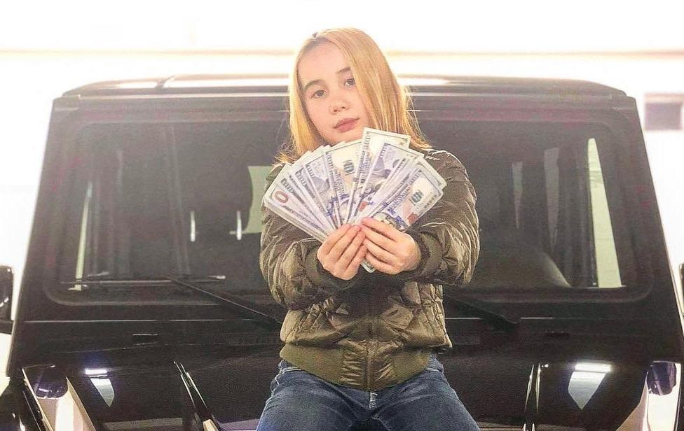 Cuoc song noi loan cua co be 9 tuoi tu nhan minh giau nhat the gioi hinh anh