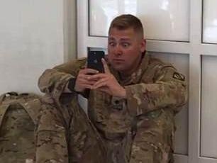 Bieu cam cua chang linh khi nhin vo vuot can 'gay bao' mang hinh anh