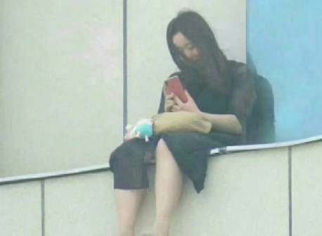 Dam dong gay phan no khi livestream, vo tay co vu co gai tu tu hinh anh