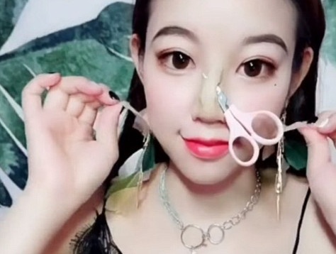 Co gai bien thanh nguoi khac nho tai trang diem hinh anh