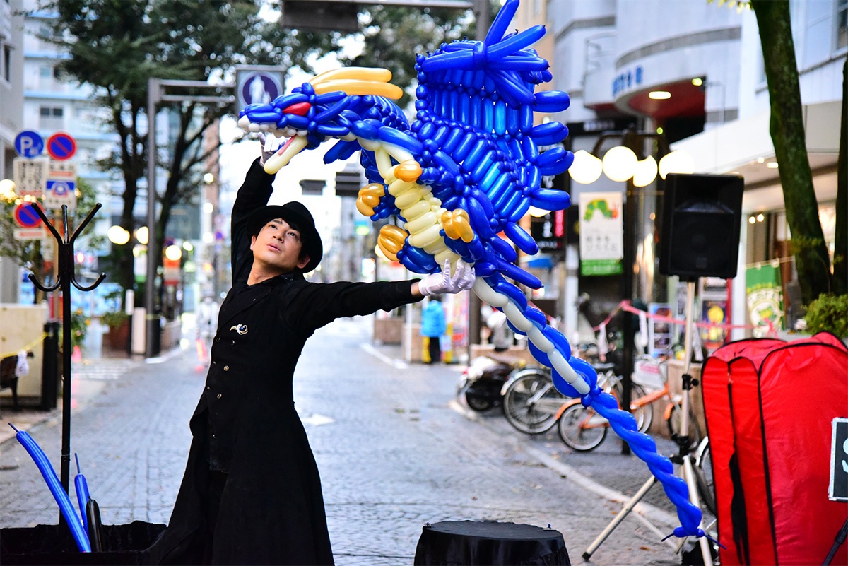 Man tao hinh bong bay an tuong cua nghe si Nhat Ban hinh anh