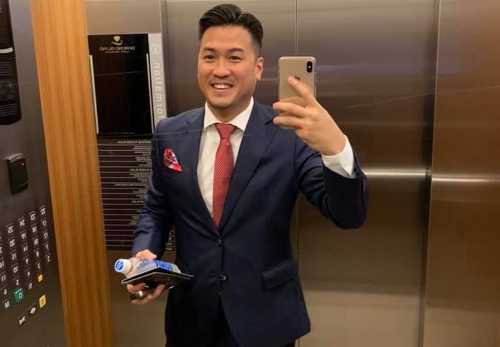 Phillip Nguyen mac suit van trong nang dong hinh anh