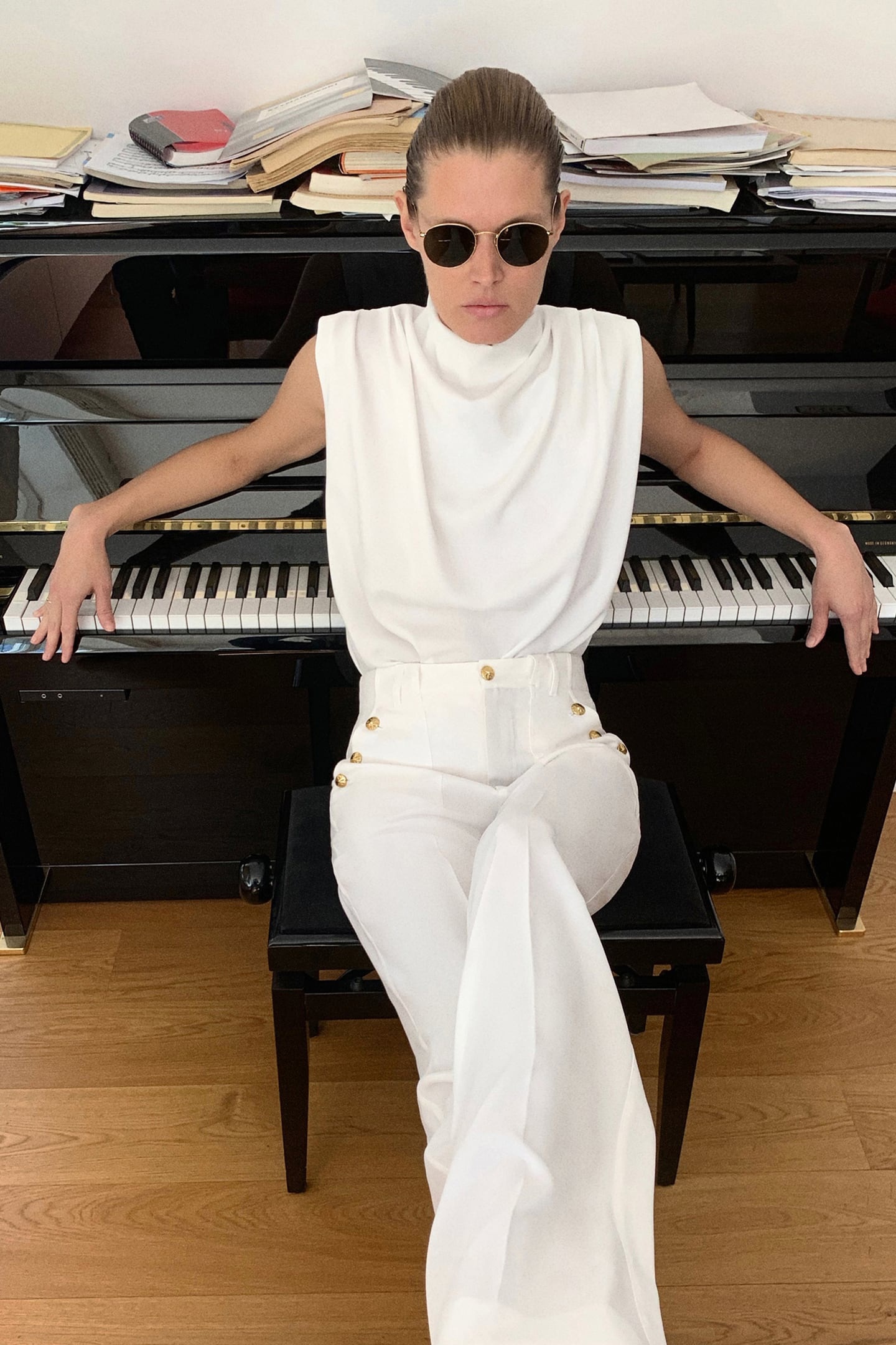 mẫu Zara tạo dáng khó đỡ ảnh 3 mau Zara tao dang kho do anh 3