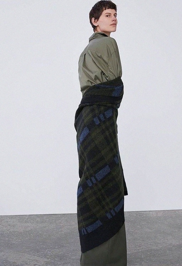 mẫu Zara tạo dáng khó đỡ ảnh 11 mau Zara tao dang kho do anh 11