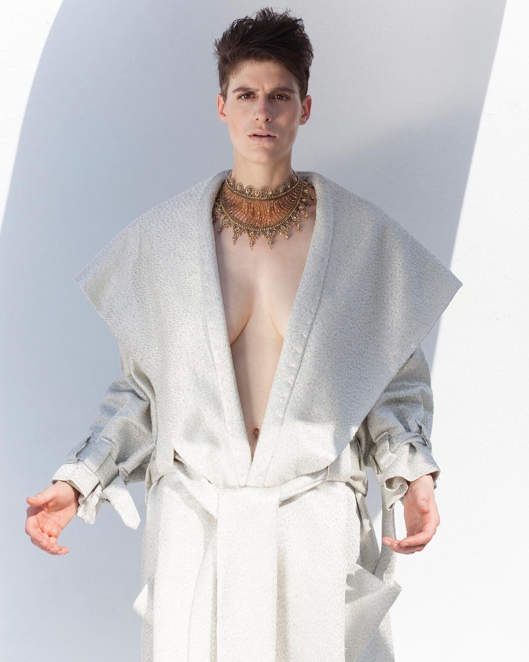 nguoi mau phi gioi tinh anh 20