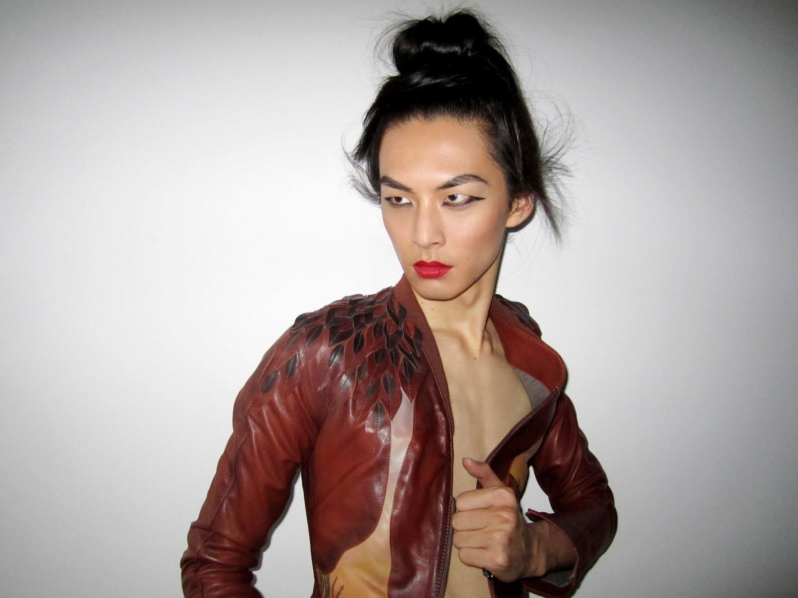 nguoi mau phi gioi tinh anh 1