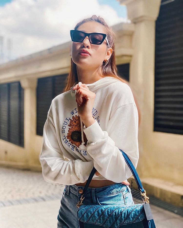 Hoa hau Khanh Van tao dang anh 2