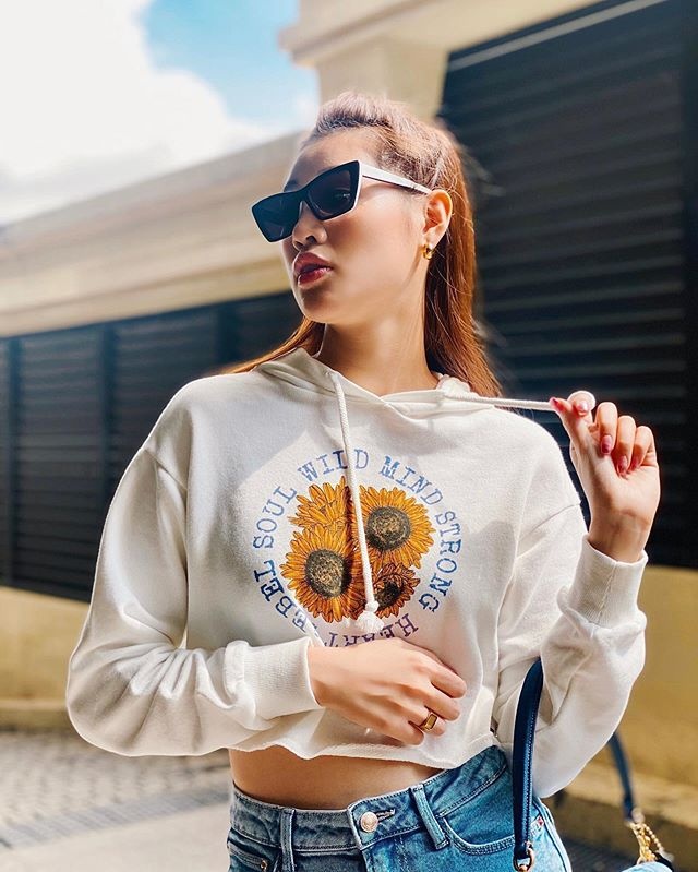 Hoa hau Khanh Van tao dang anh 1