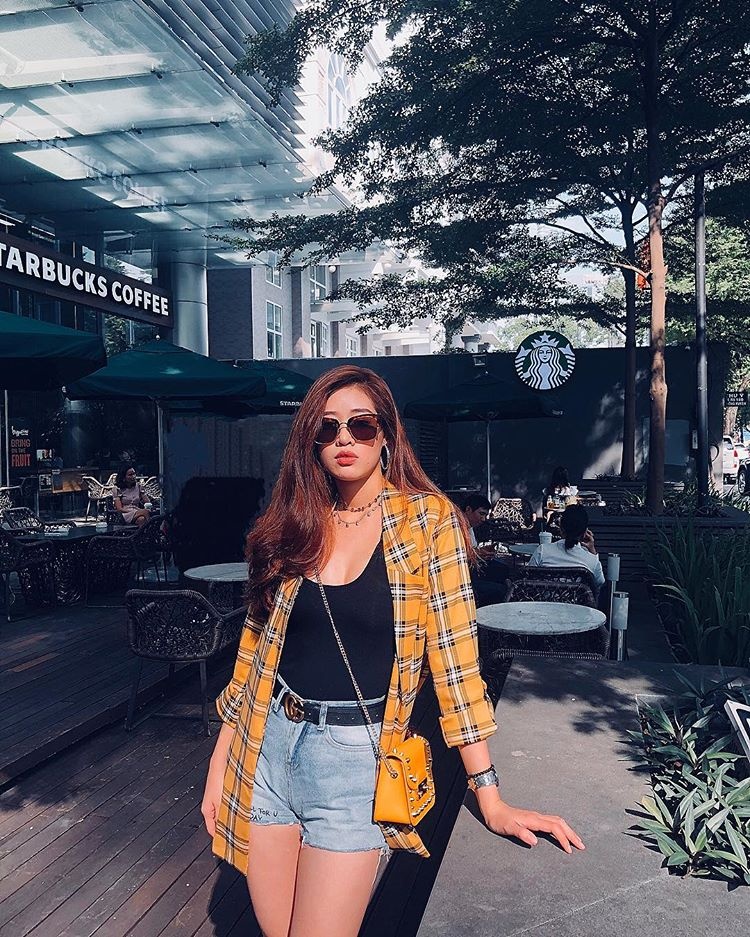 Hoa hau Khanh Van tao dang anh 12