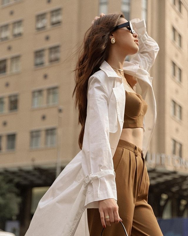 Hoa hau Khanh Van tao dang anh 11