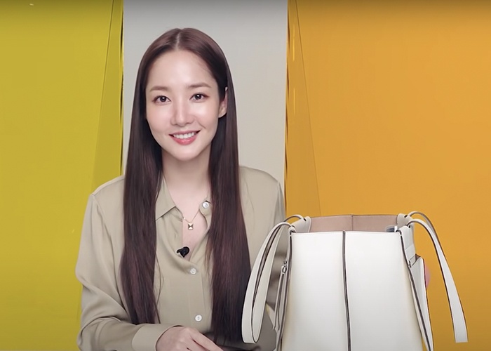 Trong tui xach cua Park Min Young co gi? hinh anh