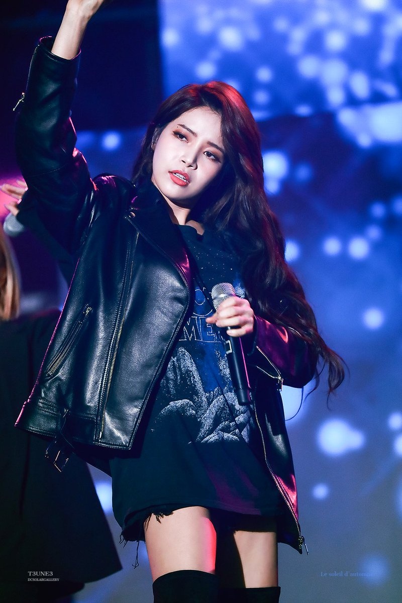 trang phuc bieu dien cua Solar anh 11