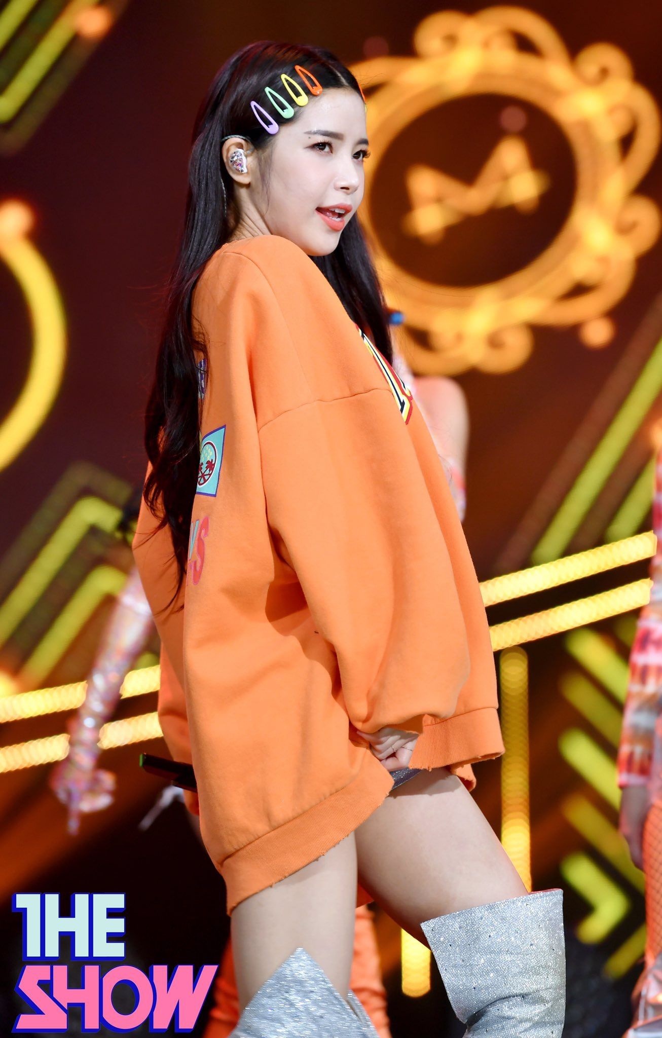 trang phuc bieu dien cua Solar anh 13