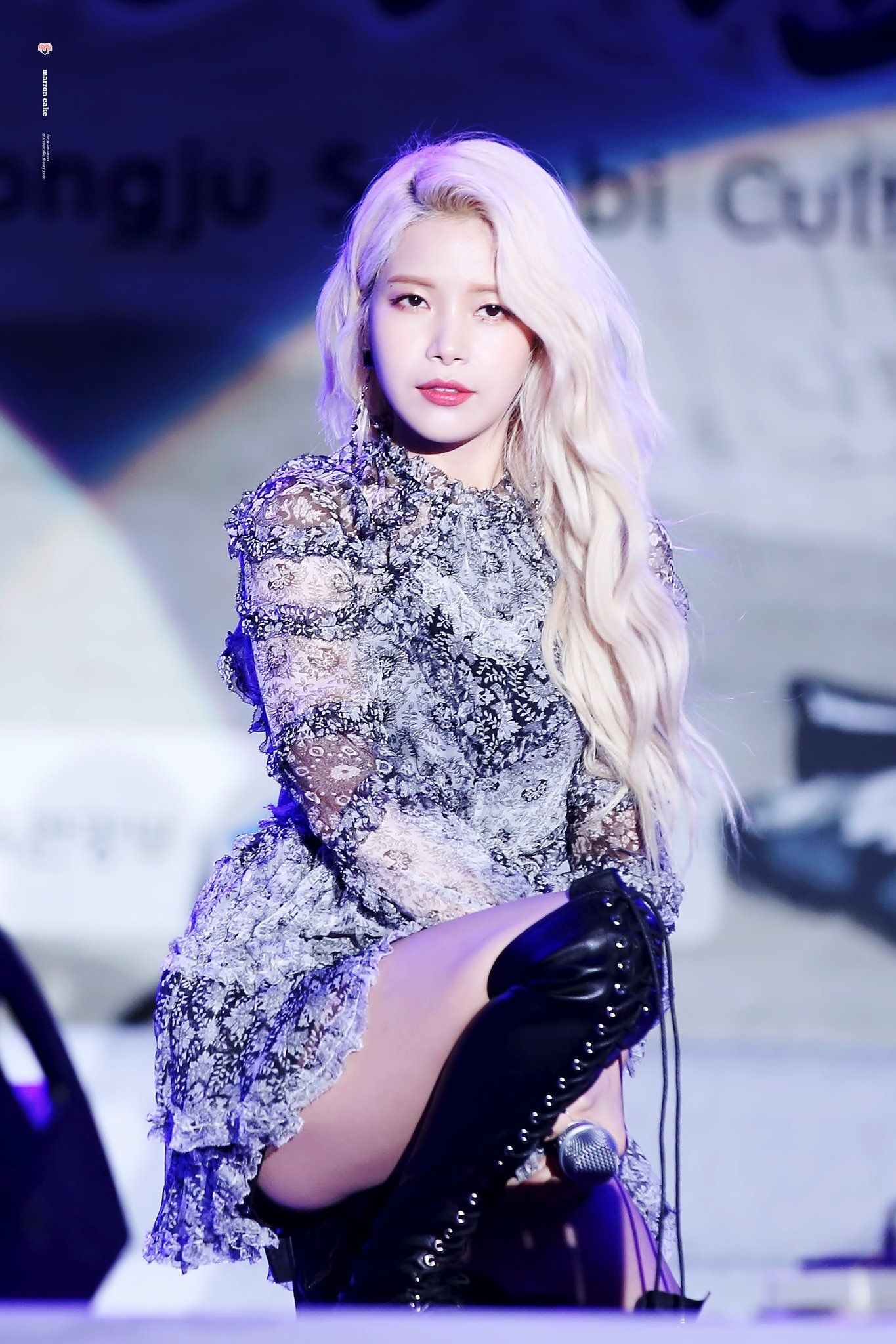 trang phuc bieu dien cua Solar anh 5