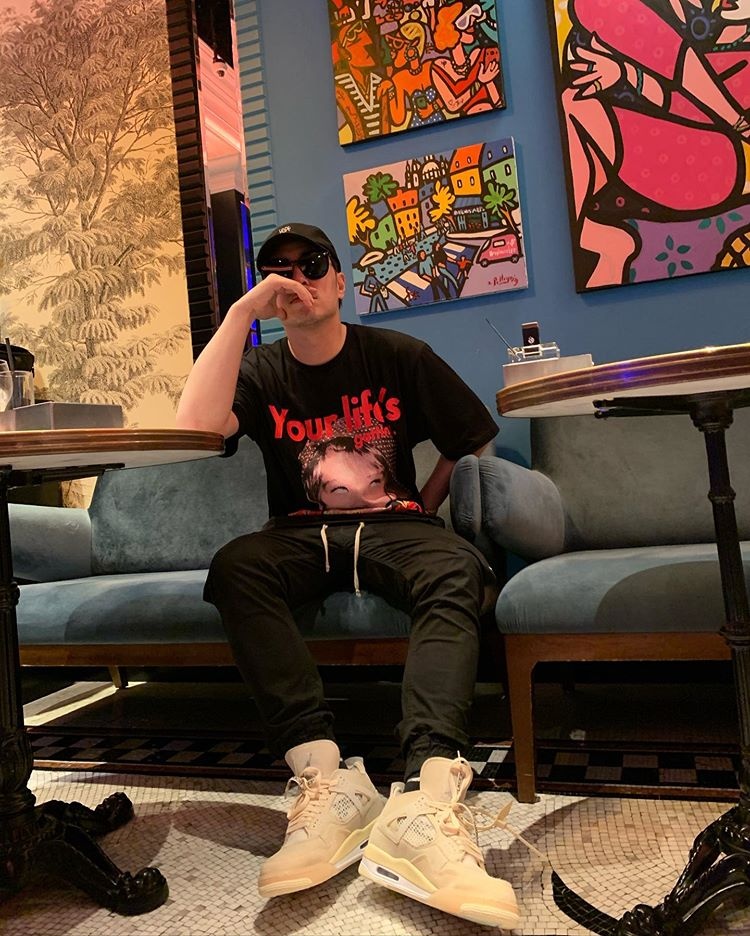 Phan Vỹ Bá không mặc quần short ảnh 2 Phan Vy Ba khong mac quan short anh 2