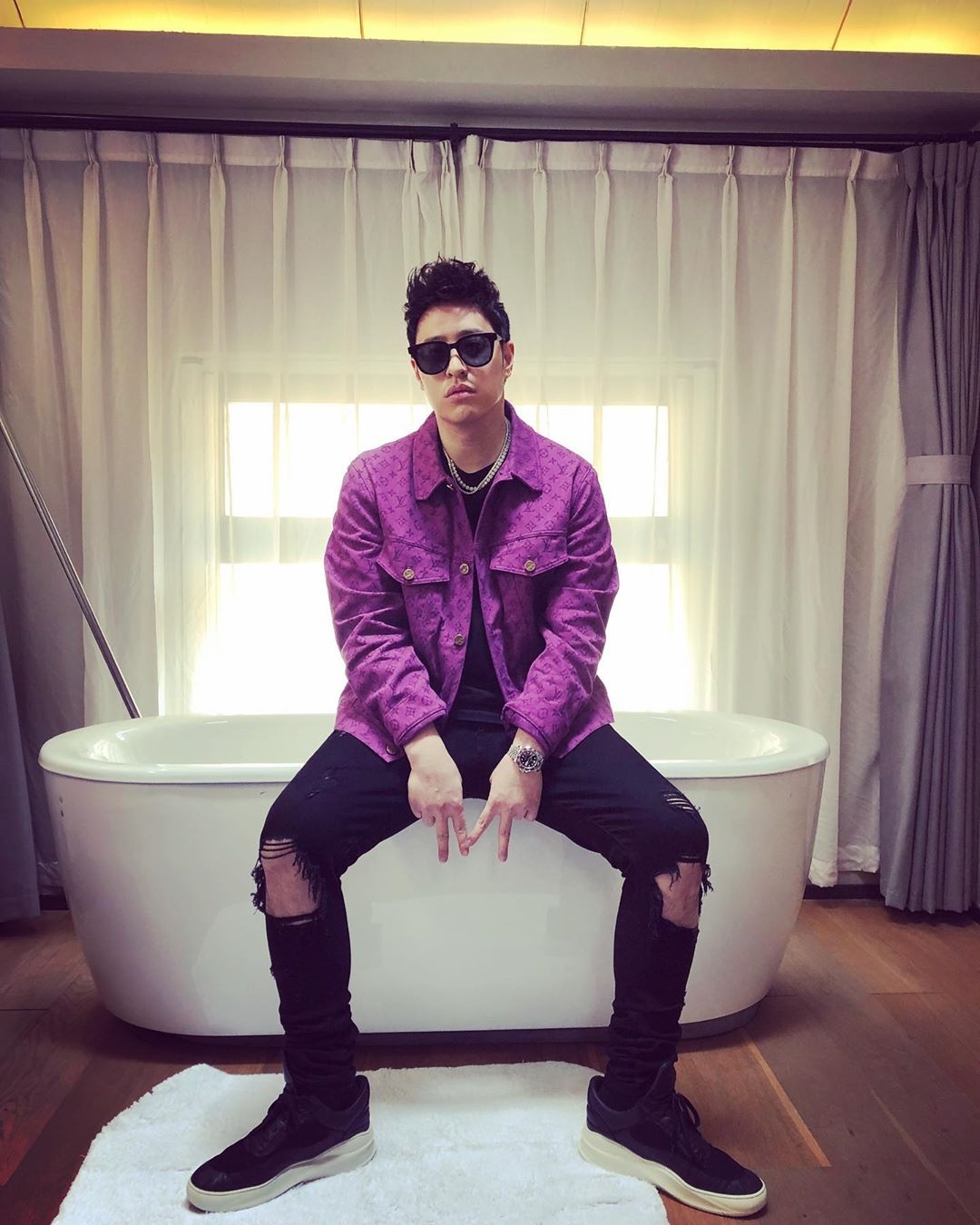 Phan Vỹ Bá không mặc quần short ảnh 14 Phan Vy Ba khong mac quan short anh 14