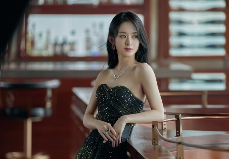 Trieu Le Dinh an mac dep hon sau khi sinh con hinh anh